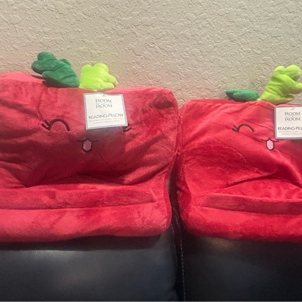 Red Plush Apple-Shaped Pillow Set - Picture 9 of 10